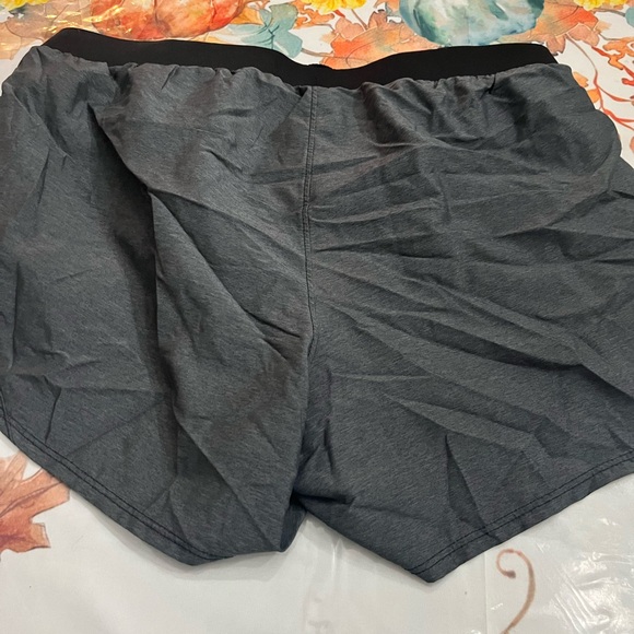 Under Armour‎ Women's Charcoal Athletic Shorts - Picture 5 of 5